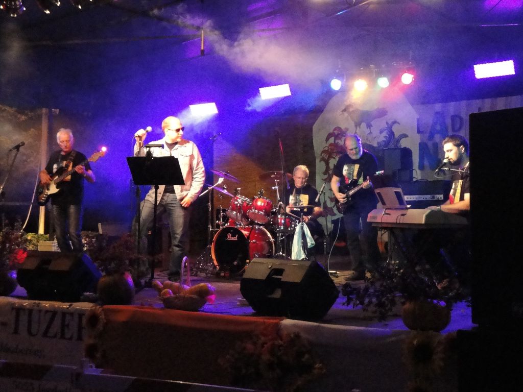 Főnix zenekar élő koncert